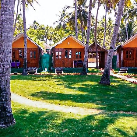 Om Sai Beach Huts 호텔 아곤다 외부 사진