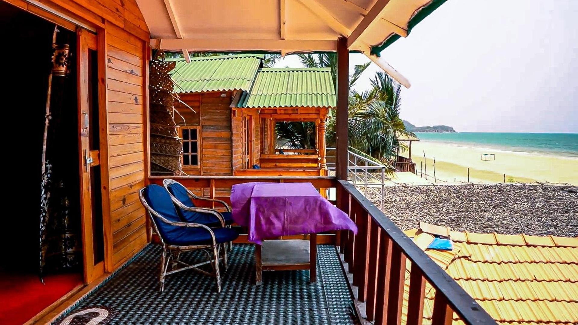 Om Sai Beach Huts 호텔 아곤다 외부 사진