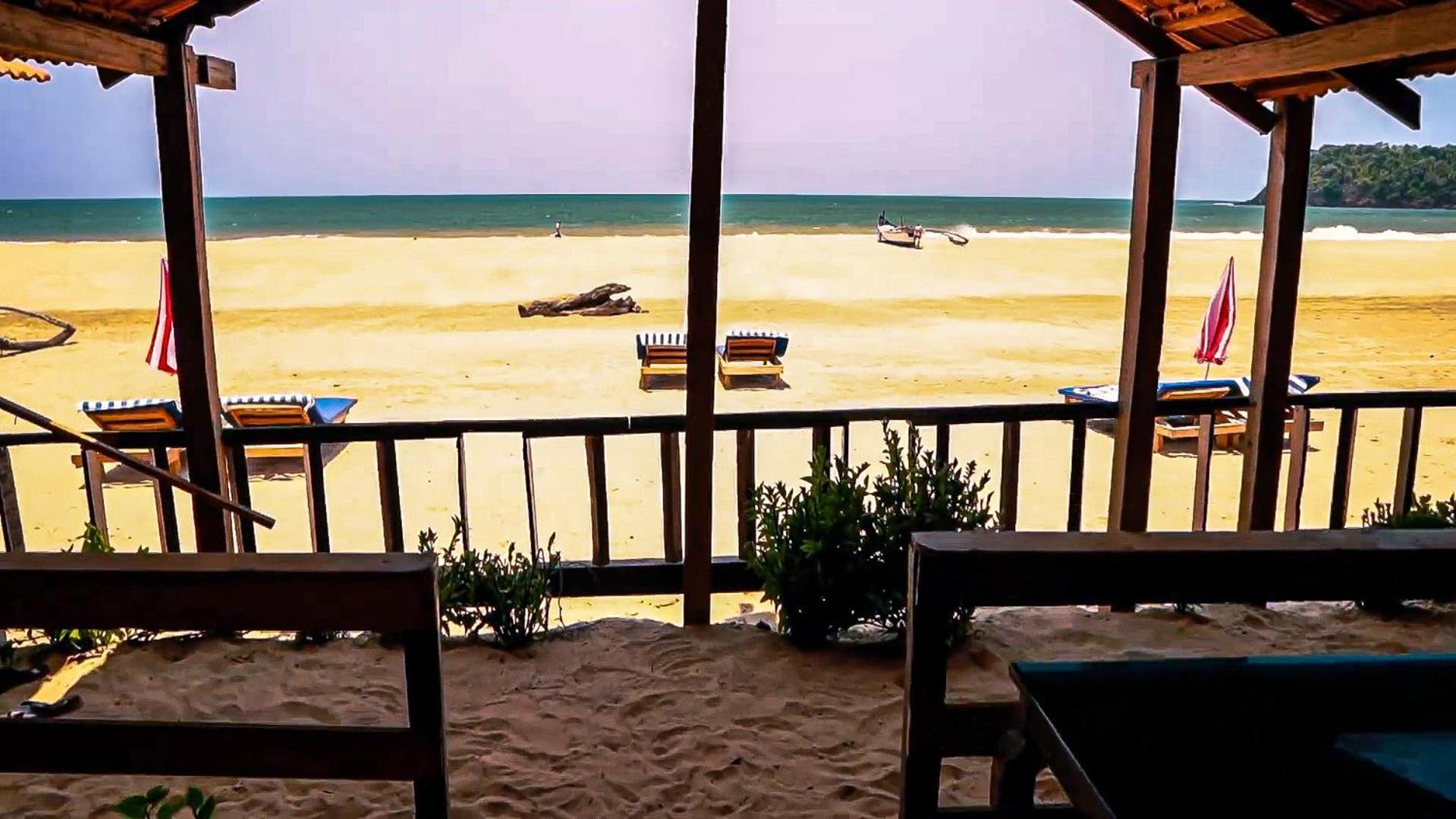 Om Sai Beach Huts 호텔 아곤다 외부 사진